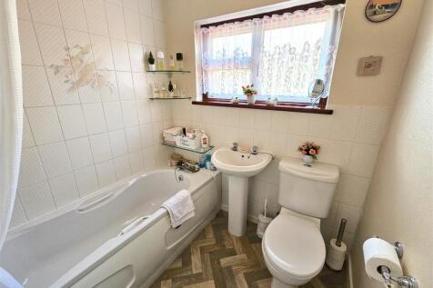 Main Bathroom.jpg