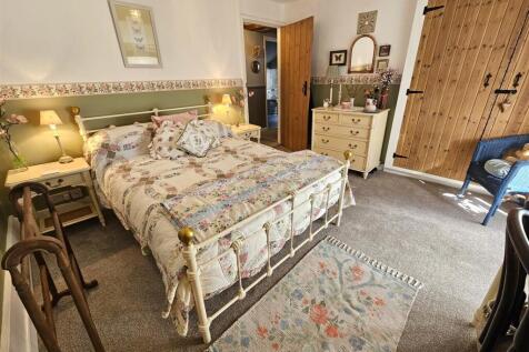 Bedroom 2 (2).jpg