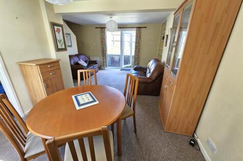 Living dining Area (2).jpg