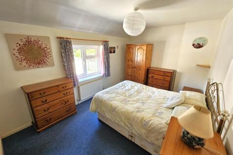 Bedroom 1 (2).jpg