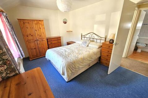 Bedroom 1.jpg