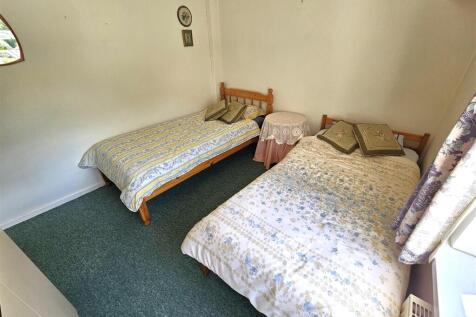 Bedroom 2 (2).jpg