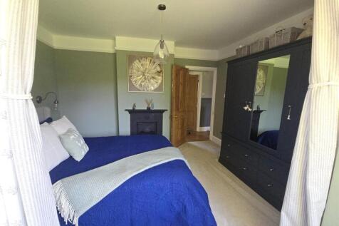 Bedroom 1 (2).jpg