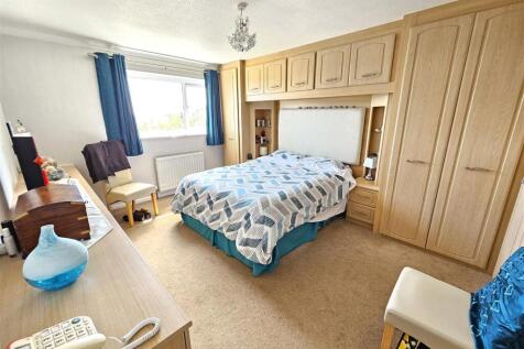 Bedroom 1.jpg