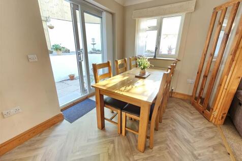 Dining Area.jpg