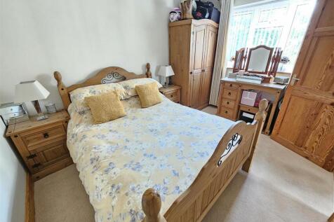 Bedroom 1.jpg