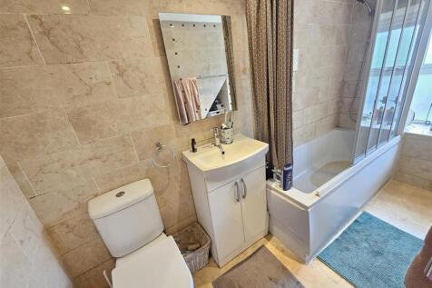 Bathroom.jpg