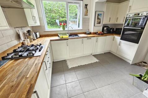 Kitchen 1.jpg