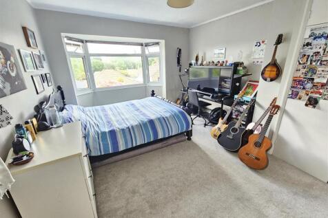 Bedroom 1.jpg