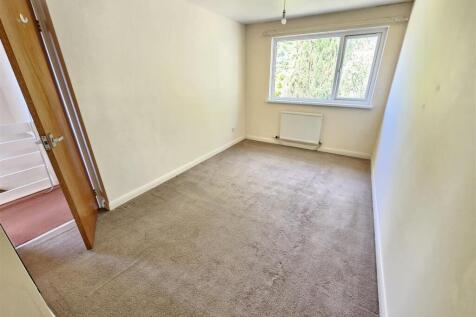 Bedroom 1.jpg