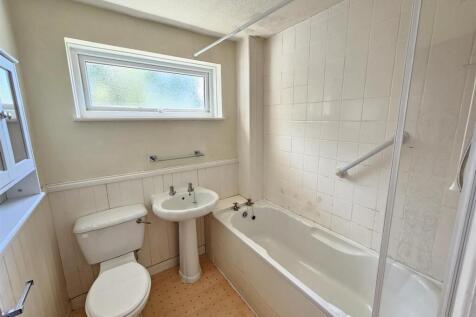 Bathroom.jpg