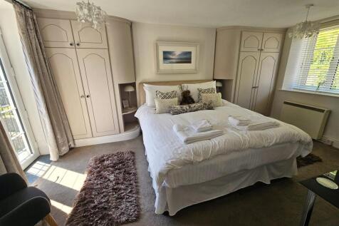 Bedroom 1.jpg
