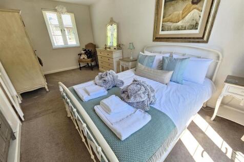 Bedroom 2 (2).jpg