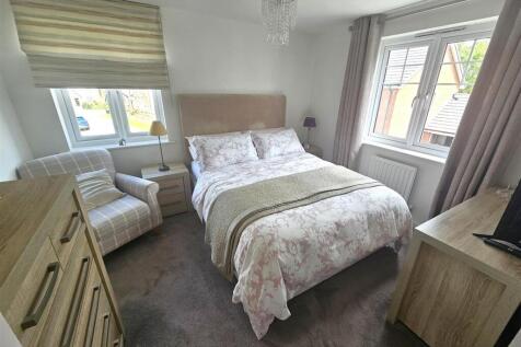 Bedroom 1.jpg