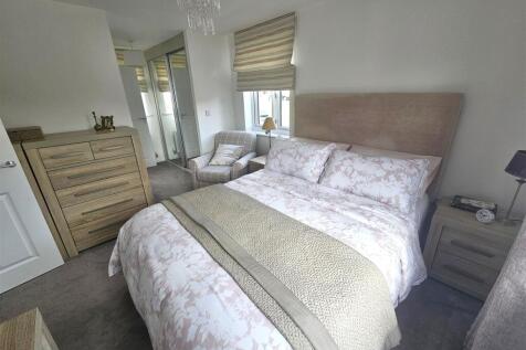 Bedroom 1 (2).jpg