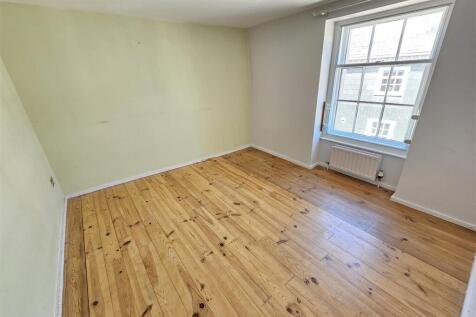Bedroom 1.jpg