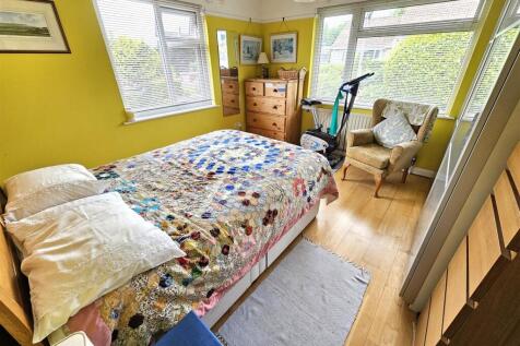 Bedroom 1.jpg