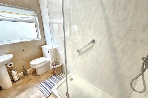 Shower Room (2).jpg