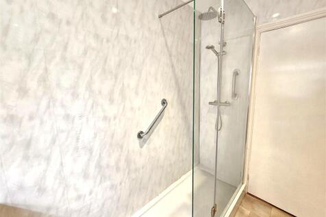 Shower Room.jpg