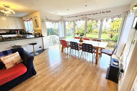 Dining Area.jpg