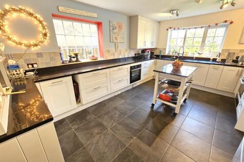 Kitchen 1.jpg