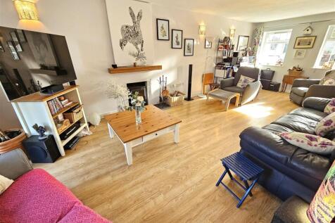 Living Room 2.jpg