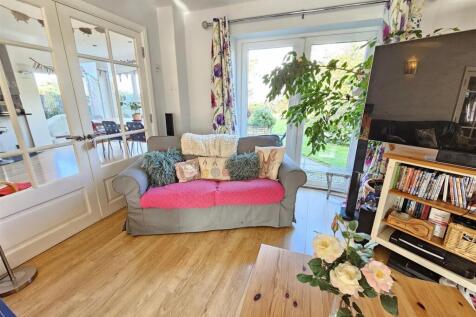 Living Room 1.jpg