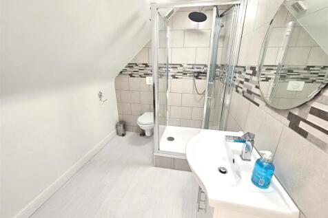 Bed 3 En Suite.jpg