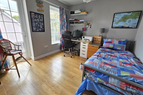 BEdroom 5.jpg