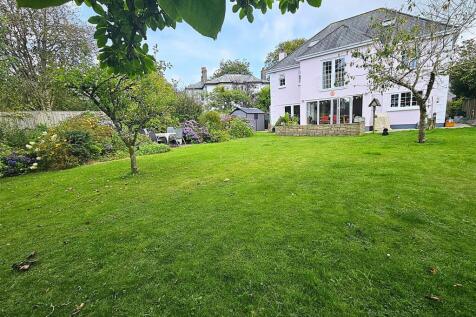 Rear garden 2.jpg