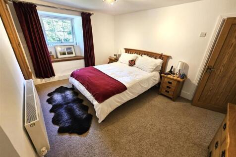 Bedroom 1.jpg