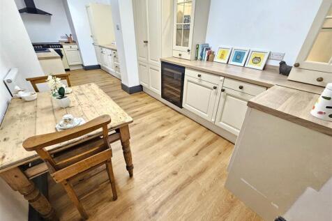 Breakfast Area.jpg