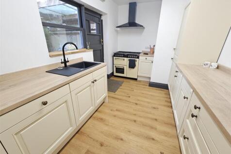 Kitchen Area.jpg