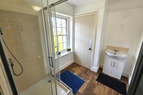 Shower Room.jpg