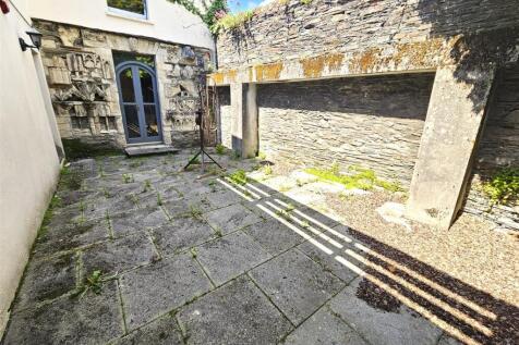 Walled Courtyard.jpg
