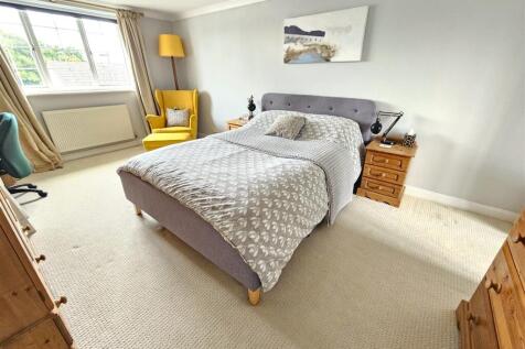 Bedroom 1.jpg