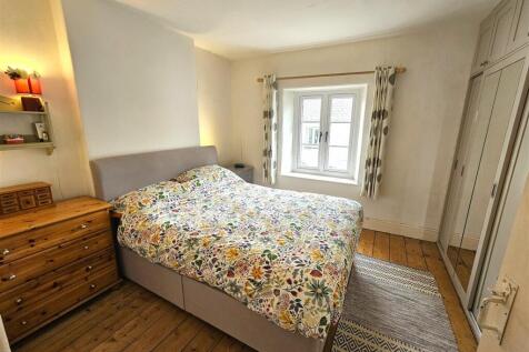 Bedroom 1.jpg