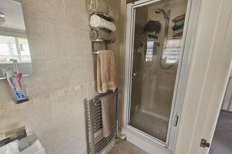 En Suite Shower.jpg