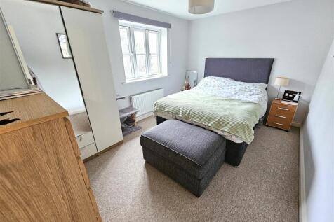 Bedroom 1.jpg