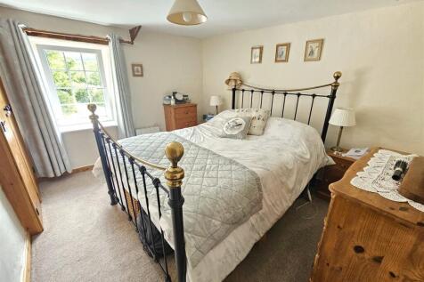 Bedroom 1.jpg