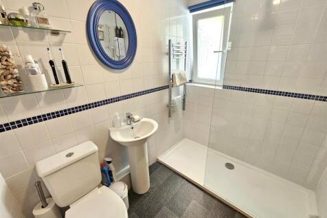 Shower Room.jpg