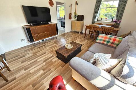 Living Room 1.jpg