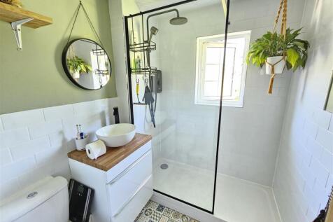 Shower Room.jpg