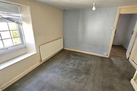 Bedroom 1.jpg