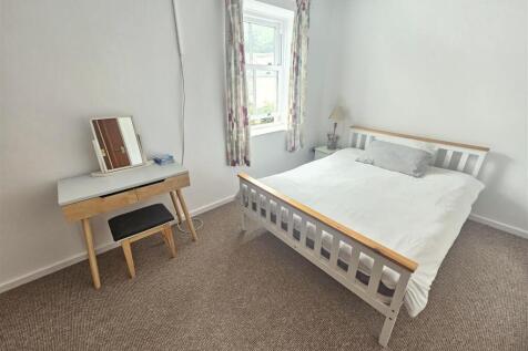 Bedroom 1.jpg