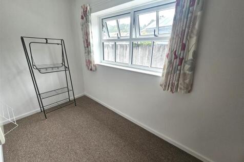 Bedroom 2 (2).jpg
