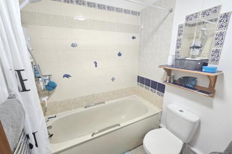 Bathroom.jpg