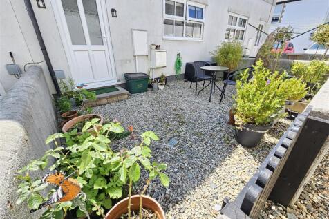 Rear Garden (2).jpg
