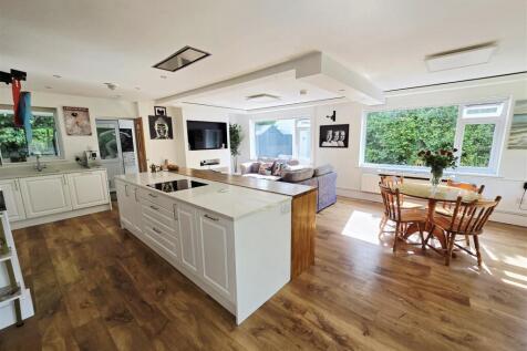 Kitchen / Living Room
