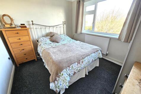 Bedroom 1.jpg